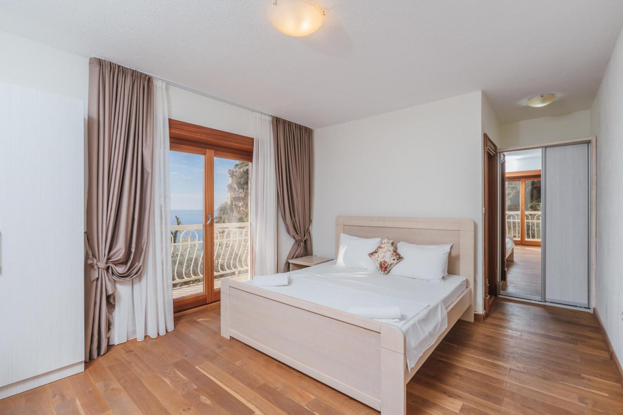 Apartments Pietra Mare Petrovac 外观 照片