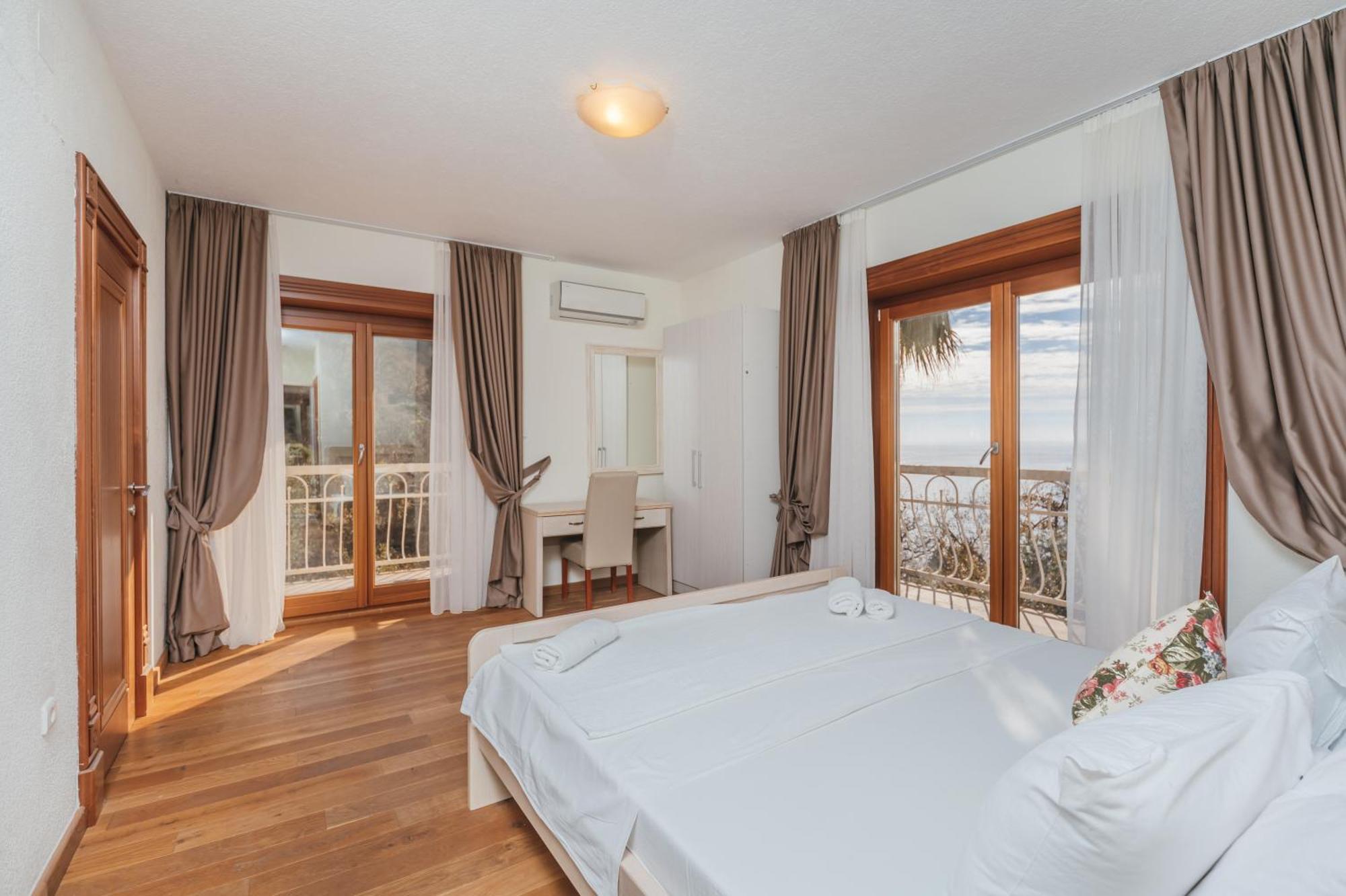 Apartments Pietra Mare Petrovac 外观 照片